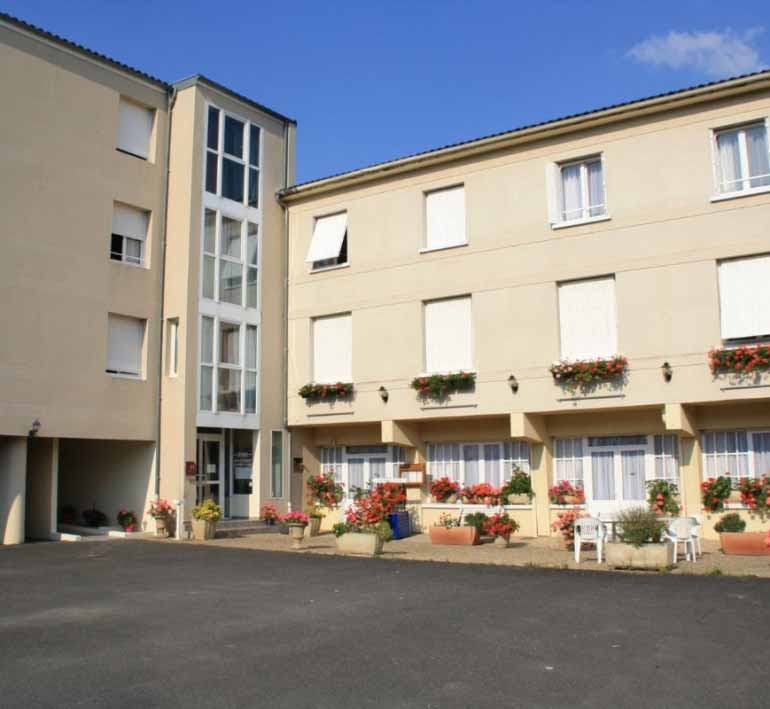 Le chalet fleuri accueil les bus et poids lourd